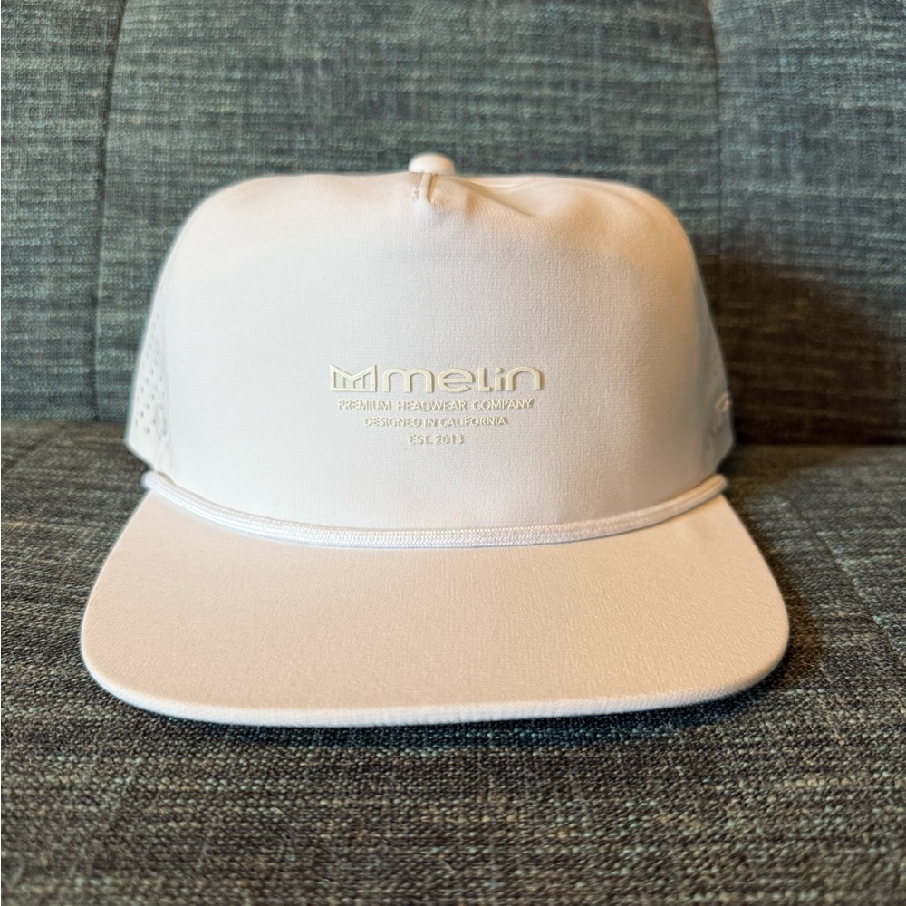 🔥Never worn! Melin Brand White Hyrdo-Hat💧